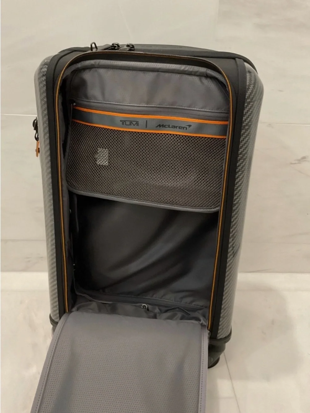 NEW Tumi McLaren 22” AERO DUAL ACCESS Expandable Carry On Suit Case BLACK ORANGE